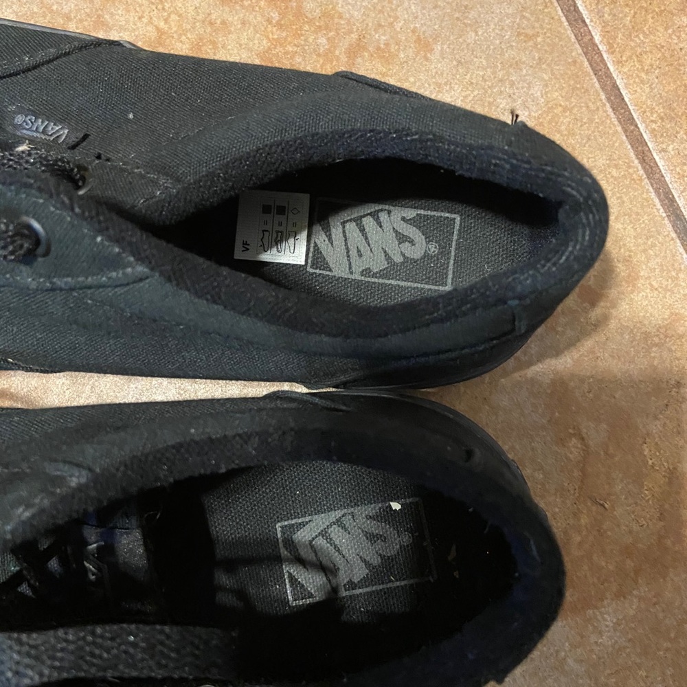 Vans - Picture 2 of 4